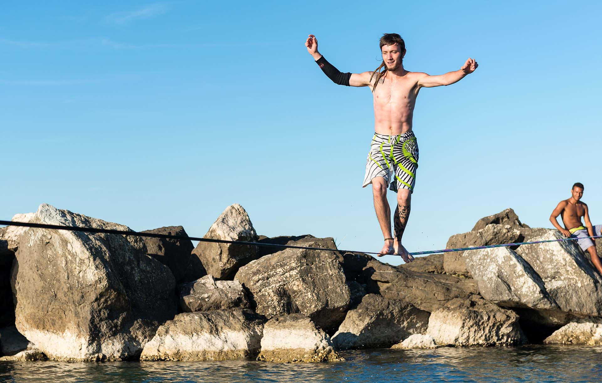 Quiero empezar a practicar Slackline ¿qué ejercicios puedo hacer?