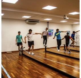 support structure for indoor slackline